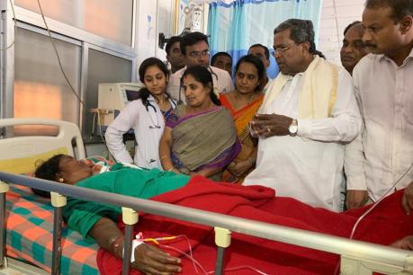 ಹನೂರು ವಿಷ ಪ್ರಸಾದ ಪ್ರಕರಣ: ಅಸ್ವಸ್ಥರನ್ನು ಭೇಟಿ ಮಾಡಿ ಆರೋಗ್ಯ ವಿಚಾರಿಸಿದ ಸಿದ್ದರಾಮಯ್ಯ