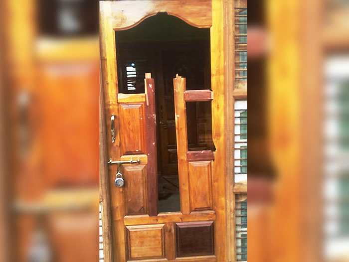 ಮಂಡ್ಯ: ದುಷ್ಕರ್ಮಿಗಳಿಂದ ರಾತ್ರೋರಾತ್ರಿ ಮನೆ ಧ್ವಂಸ