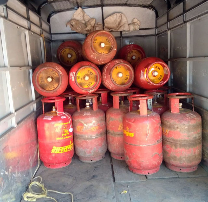 ಮಂಗಳೂರು: ಅಕ್ರಮ ಗ್ಯಾಸ್ ರಿಫಿಲ್ಲಿಂಗ್ ಅಡ್ಡೆಗೆ ಸಿಸಿಬಿ ಪೊಲೀಸರ ದಾಳಿ