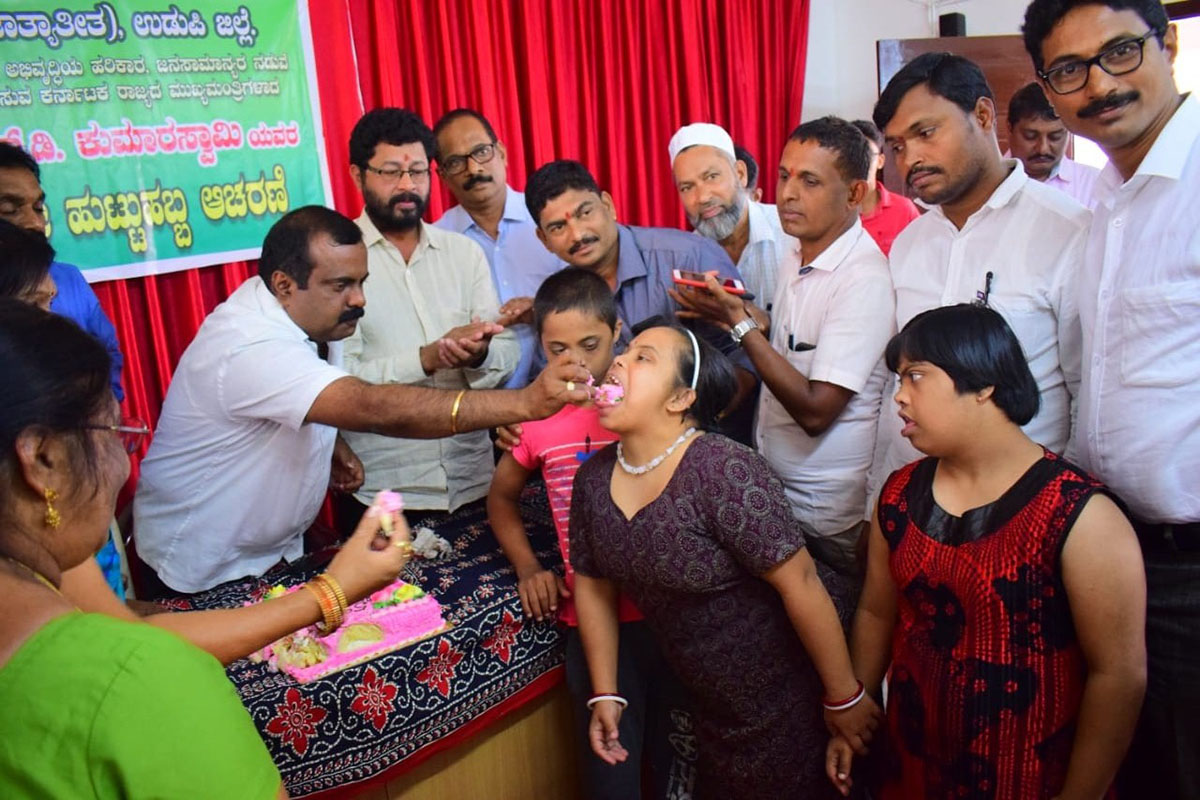 ಉಡುಪಿ: ಆಶಾ ನಿಲಯದಲ್ಲಿ ಕುಮಾರಸ್ವಾಮಿ ಹುಟ್ಟುಹಬ್ಬ ಆಚರಣೆ