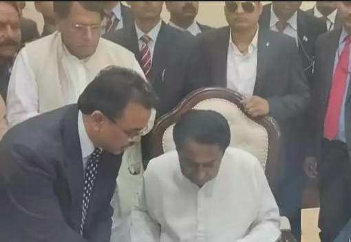 ಸಿಎಂ ಆಗಿ ಪ್ರಮಾಣ ವಚನ ಸ್ವೀಕರಿಸಿದ 2 ಗಂಟೆಗಳಲ್ಲೇ ರೈತರ ಸಾಲಮನ್ನಾ ಮಾಡಿದ ಕಮಲ್ ನಾಥ್