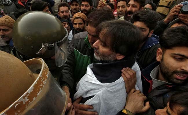 ಕಾಶ್ಮೀರ:ಪ್ರತಿಭಟನಾ ಜಾಥಾಕ್ಕೆ ಕರೆ ನೀಡಿದ್ದ ಮಿರ್ವೈಝ್,ಯಾಸಿನ್ ಮಲಿಕ್ ಬಂಧನ