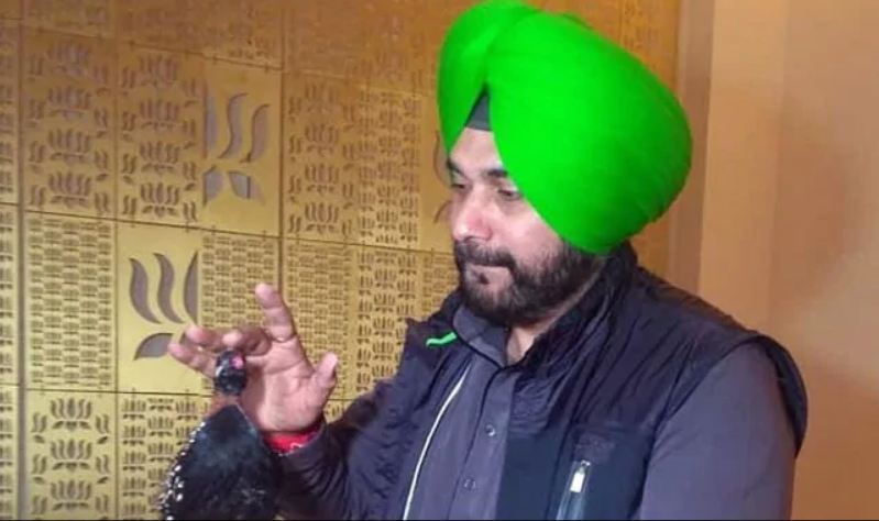 ಸಿಧುಗೆ ಕುಕ್ಕಿದ ಹಕ್ಕಿ ಗಿಫ್ಟ್ !