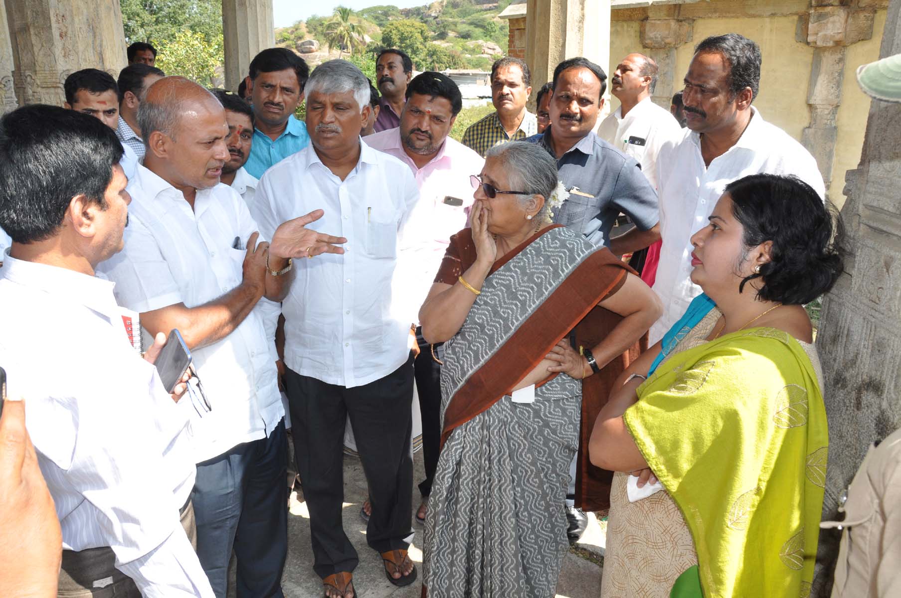 ಮೇಲುಕೋಟೆ ಅಭಿವೃದ್ಧಿಗೆ ಇನ್ಫೋಸಿಸ್ ಸಾಥ್: ಫೌಂಡೇಷನ್ ಅಧ್ಯಕ್ಷೆ ಸುಧಾಮೂರ್ತಿ ಪರಿಶೀಲನೆ