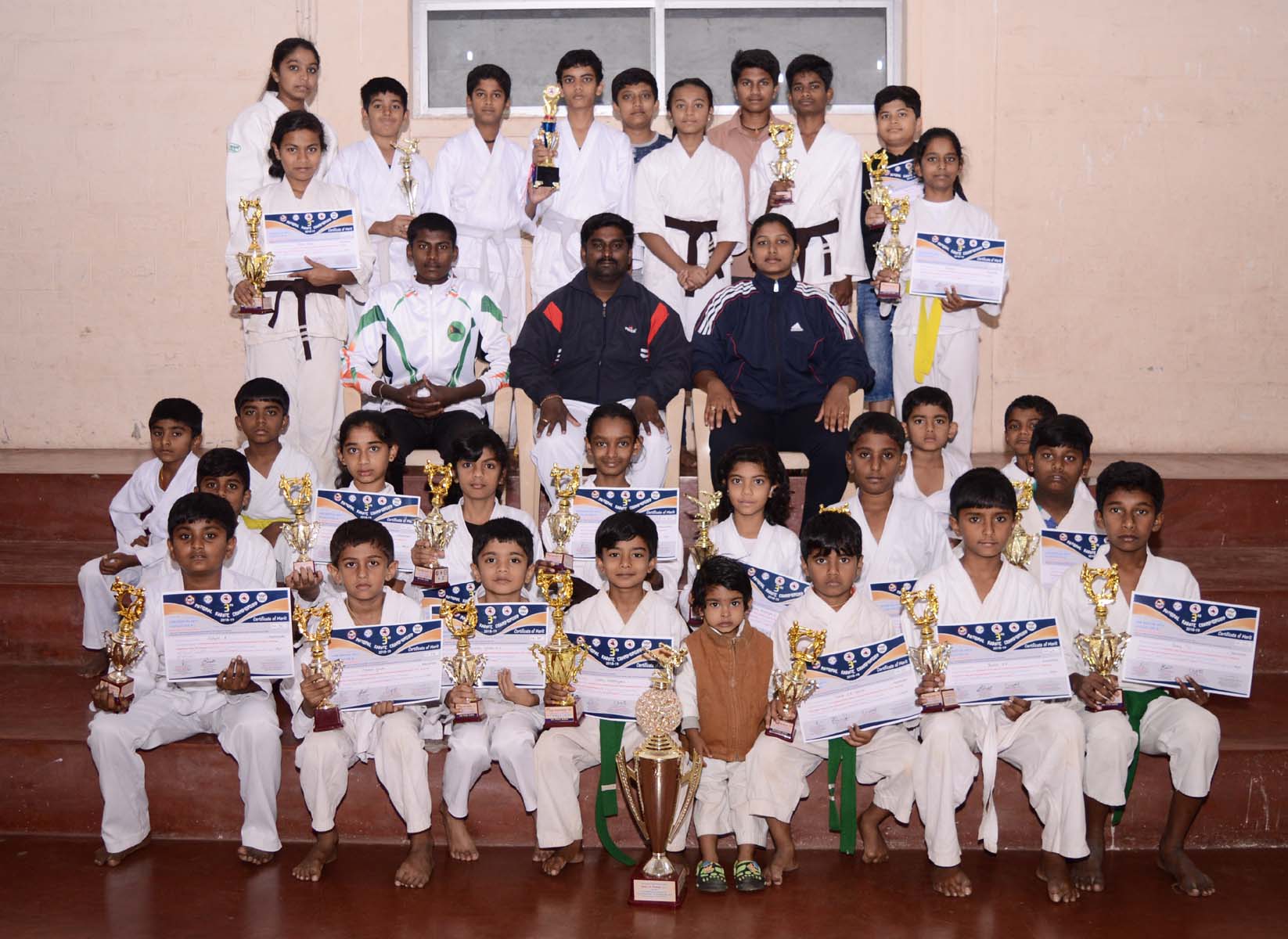 ರಾಷ್ಟ್ರೀಯ ಕರಾಟೆ ಚಾಂಪಿಯನ್ ಶಿಪ್‍: ಮಂಡ್ಯ ಕರಾಟೆ ತಂಡಕ್ಕೆ ಹಲವು ಪ್ರಶಸ್ತಿ