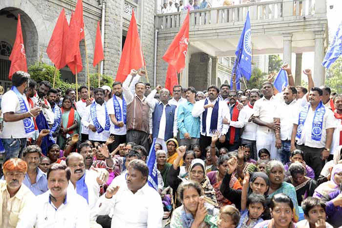 ದಲಿತರ ಆಸ್ತಿಯ ಮೇಲೆ ಅತಿಕ್ರಮಣ ಆರೋಪ: ಬಿಬಿಎಂಪಿ ಕಚೇರಿ ಎದುರು ಪ್ರತಿಭಟನೆ