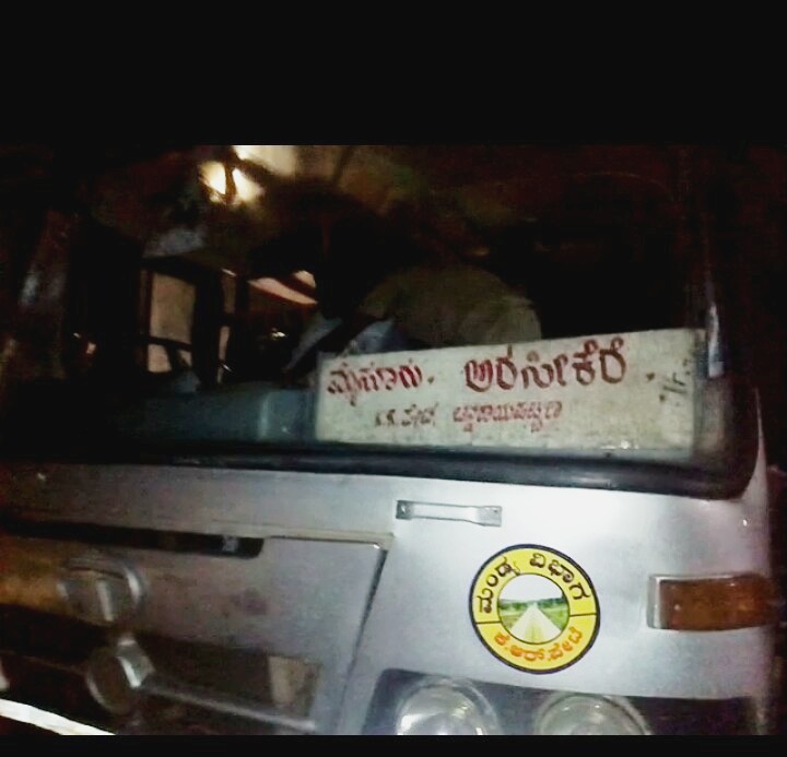 ಚಲಿಸುತ್ತಿದ್ದ ಸಾರಿಗೆ ಬಸ್‍ನಲ್ಲಿ ಬೆಂಕಿ: ಪ್ರಯಾಣಿಕರು ಅಪಾಯದಿಂದ ಪಾರು