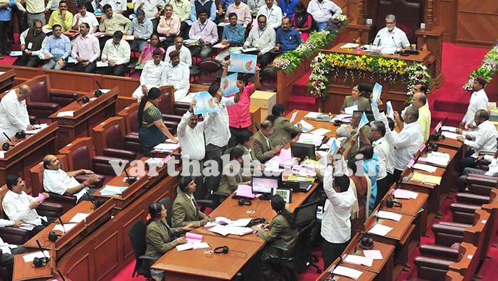 ವಿಧಾನ ಪರಿಷತ್ ನಲ್ಲಿ 9 ವಿಧೇಯಕಗಳ ಅಂಗೀಕಾರ: ಸದನ ಅನಿರ್ದಿಷ್ಟಾವಧಿ ಮುಂದೂಡಿಕೆ