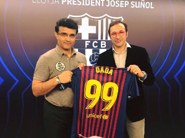 ಬಾರ್ಸಿಲೋನ ಎಫ್‌ಸಿಯಿಂದ ವಿಶೇಷ ಉಡುಗೊರೆ ಸ್ವೀಕರಿಸಿದ ಸೌರವ್ ಗಂಗುಲಿ