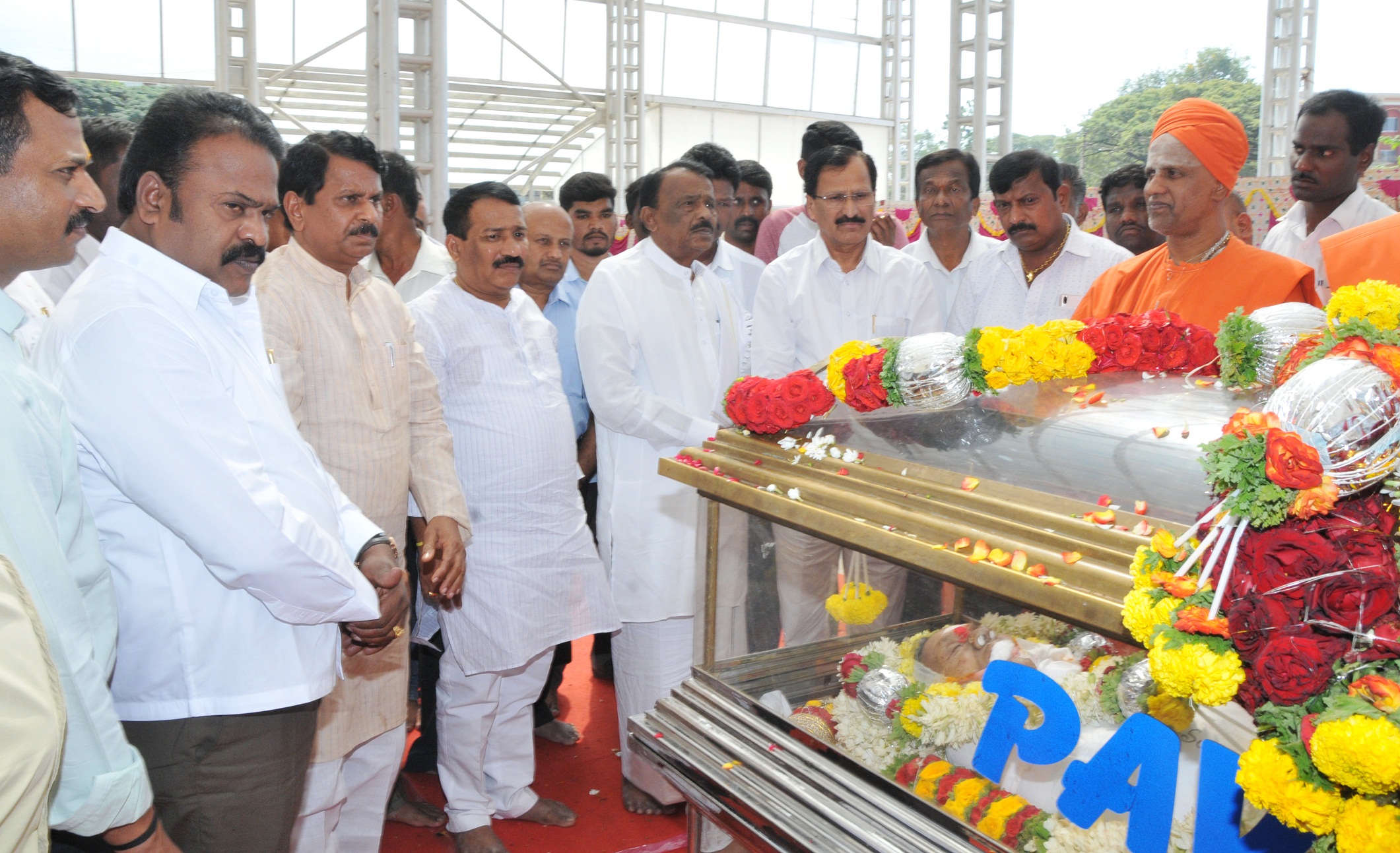 ತುಮಕೂರು: ಗಂಗಸಂದ್ರ ಸ್ಮಶಾನದಲ್ಲಿ ಸೂಲಗಿತ್ತಿ ನರಸಮ್ಮ ಅಂತ್ಯಕ್ರಿಯೆ