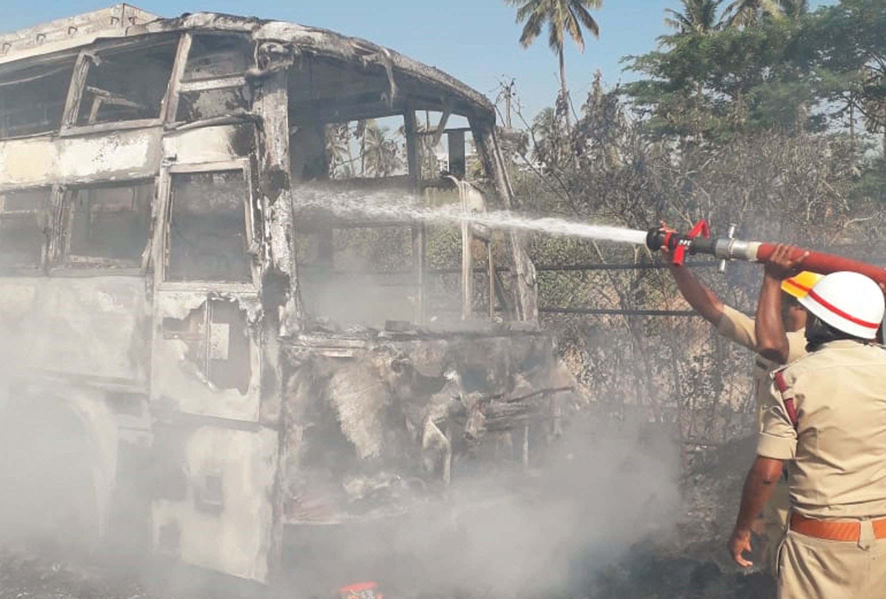 ಬೆಂಗಳೂರು: ಹೊತ್ತಿ ಉರಿದ ಖಾಸಗಿ ಬಸ್