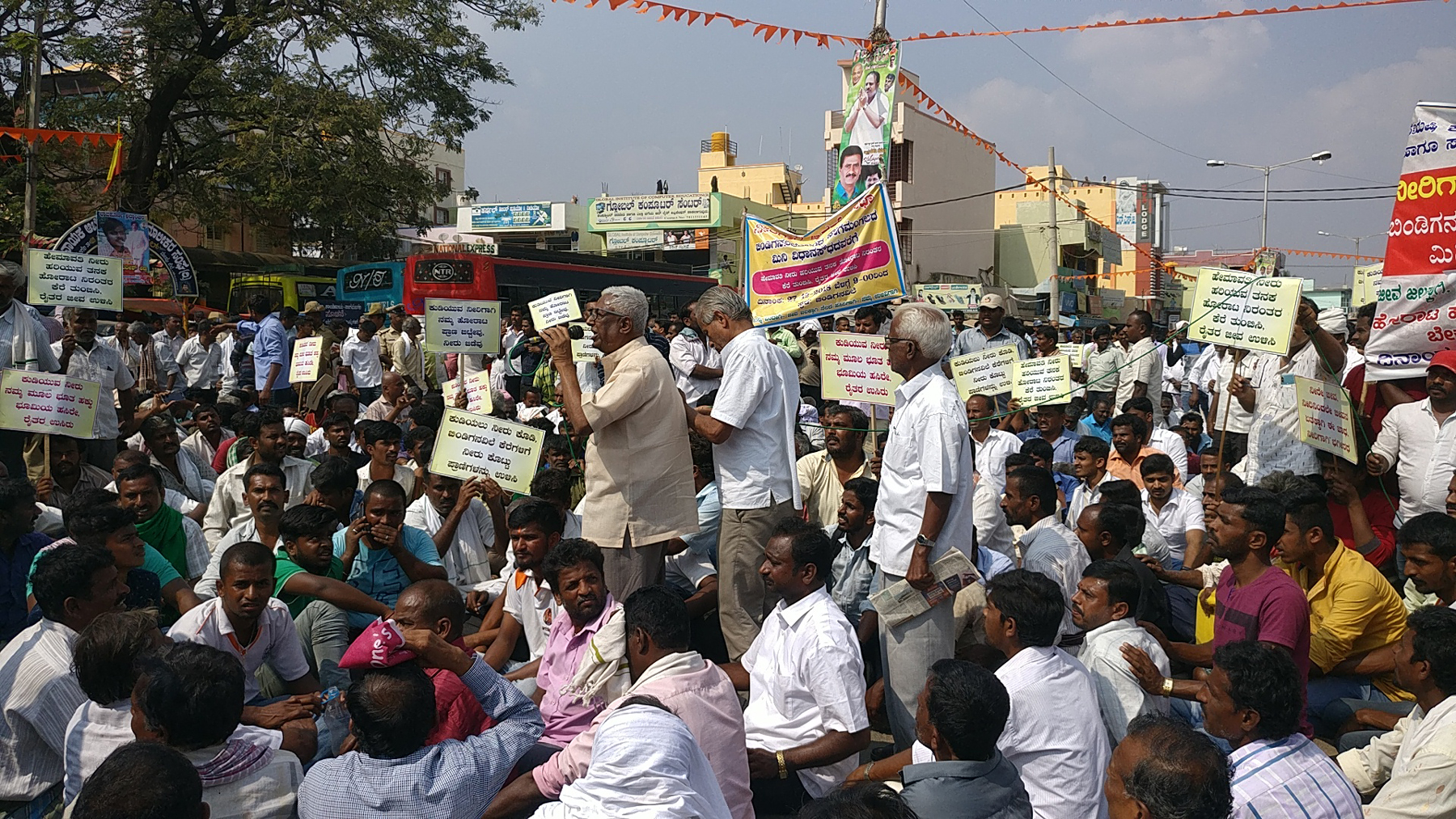 ನಾಗಮಂಗಲ: ನೀರಿಗಾಗಿ ಬಿಂಡಿಗನವಿಲೆ ಹೋಬಳಿ ಗ್ರಾಮಸ್ಥರ ಪ್ರತಿಭಟನೆ