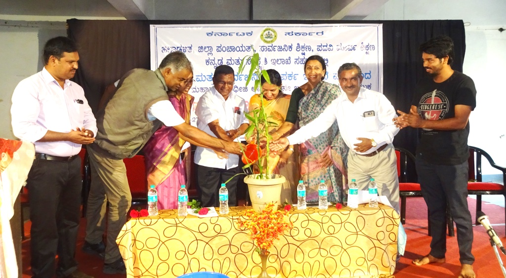 ‘ಪಾಪು ಗಾಂಧಿ-ಗಾಂಧಿ ಬಾಪು’ ರಂಗರೂಪಕ: ನಾಟಕ ಪ್ರದರ್ಶನಕ್ಕೆ ಮಡಿಕೇರಿಯಲ್ಲಿ ಜಿಲ್ಲಾಧಿಕಾರಿ ಚಾಲನೆ