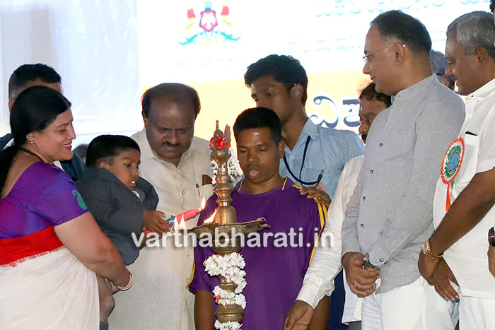 ವಿಕಲಚೇತನ ವಿದ್ಯಾರ್ಥಿಗಳಿಗೆ ವಸತಿ ಶಾಲೆ ಸ್ಥಾಪನೆ: ಸಿಎಂ ಕುಮಾರಸ್ವಾಮಿ