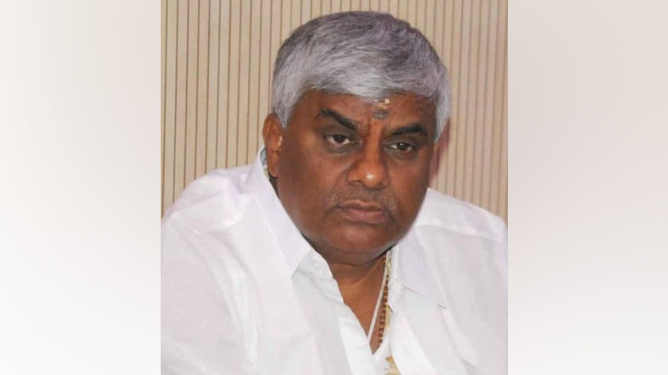 ಬುದ್ಧಿಜೀವಿಗಳು, ಶಿಕ್ಷಣ ತಜ್ಞರ ಸಭೆ ನಡೆಸಿ ತೀರ್ಮಾನಿಸಲಿ: ಸಚಿವ ಎಚ್.ಡಿ.ರೇವಣ್ಣ