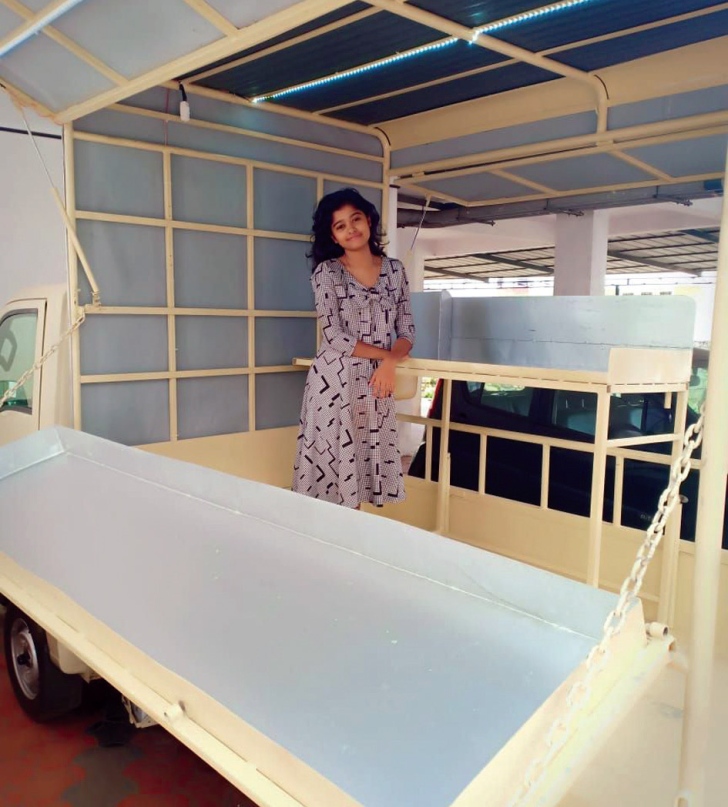 ಹನಾನ್ ಬರುತ್ತಿದ್ದಾಳೆ-ತಾಜಾ ಮೀನಿನೊಂದಿಗೆ !