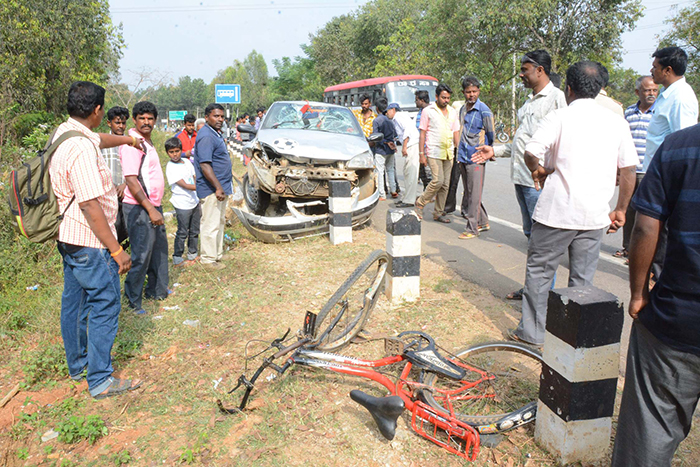 ತುಮಕೂರು: ರಸ್ತೆ ದಾಟುತ್ತಿದ್ದಾಗ ಕಾರು ಢಿಕ್ಕಿ; ವಿದ್ಯಾರ್ಥಿ ಮೃತ್ಯು