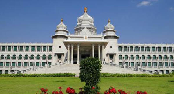 ಚಳಿಗಾಲದ ಅಧಿವೇಶನ ಕಲಾಪಕ್ಕೆ ಪ್ರತಿಭಟನೆಯ ಕಾವು