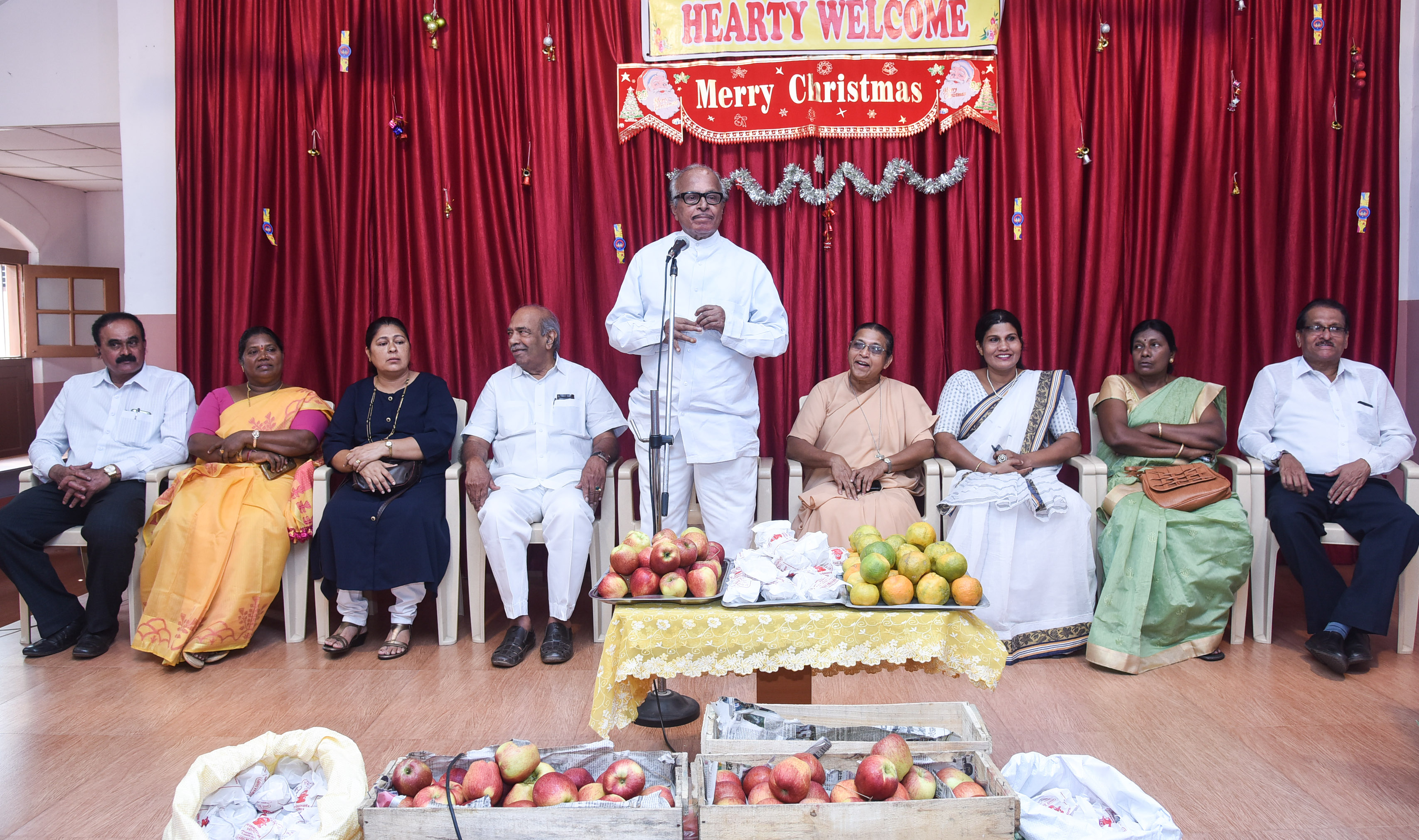 ಅನಾಥಾಶ್ರಮಕ್ಕೆ ಜನಾರ್ದನ ಪೂಜಾರಿ ಭೇಟಿ; ಹಣ್ಣು ಹಂಪಲು ವಿತರಣೆ