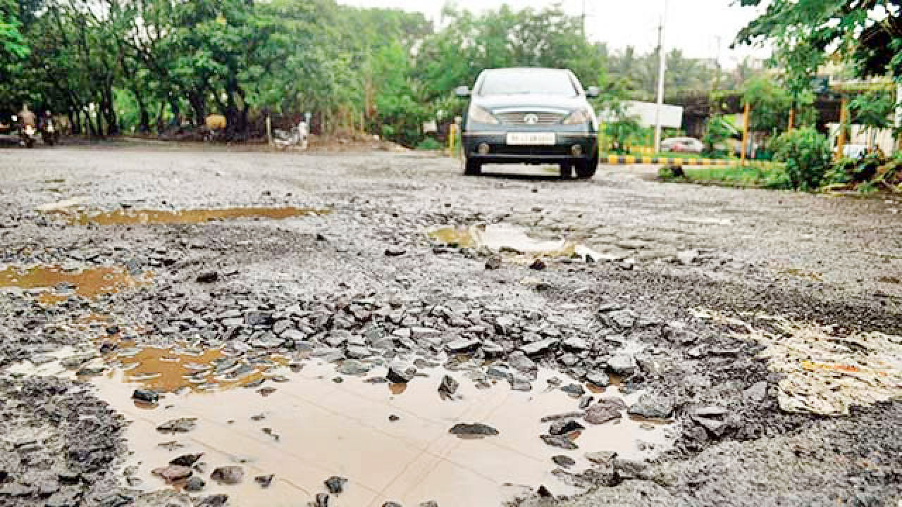 ಬಿಬಿಎಂಪಿ ಮುಚ್ಚಿಸಿದ ಗುಂಡಿಗಳು ಬಾಯ್ತೆರೆದಿವೆ: ಸ್ಥಳೀಕರ ಆರೋಪ