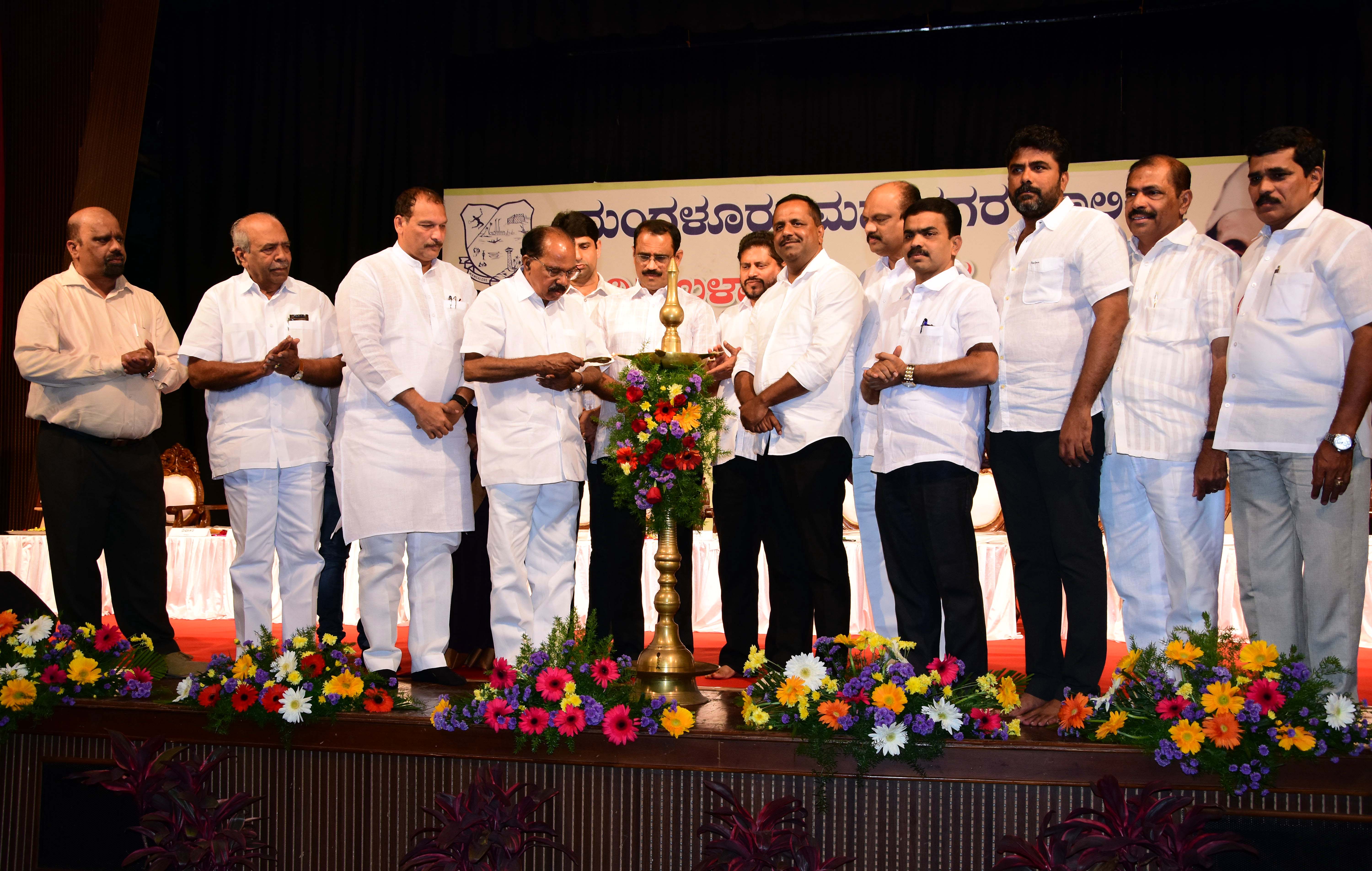 ನವಮಂಗಳೂರು ಬಂದರು-ವಿಮಾನ ನಿಲ್ದಾಣದ ಖಾಸಗೀಕರಣದ ವಿರುದ್ಧ ಜನಜಾಗೃತಿ ಅಗತ್ಯ: ಸಚಿವ ಯು.ಟಿ.ಖಾದರ್