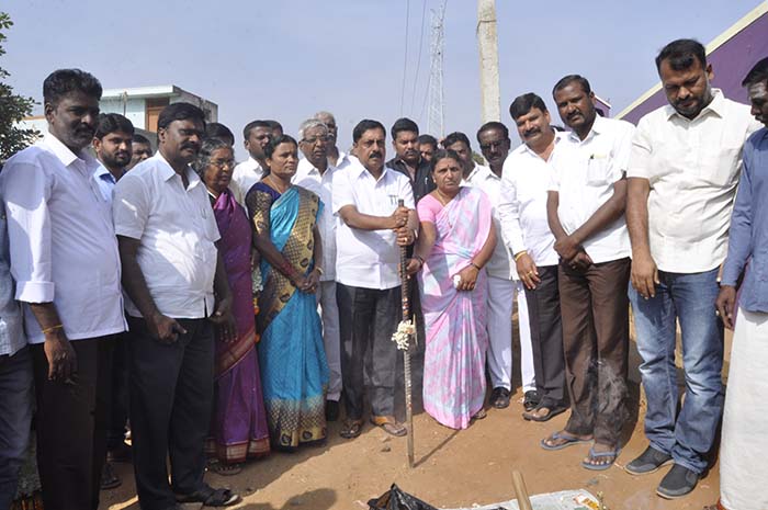 ಹನೂರು: ರಸ್ತೆ ಅಭಿವೃದ್ಧಿ ಕಾಮಗಾರಿಗೆ ಶಾಸಕ ಆರ್.ನರೇಂದ್ರ ಚಾಲನೆ