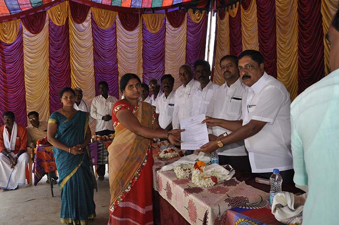 ಹನೂರು: ಮನೆಗಳ ಕಾಮಗಾರಿ ಆದೇಶ ಪತ್ರ ವಿತರಣೆ