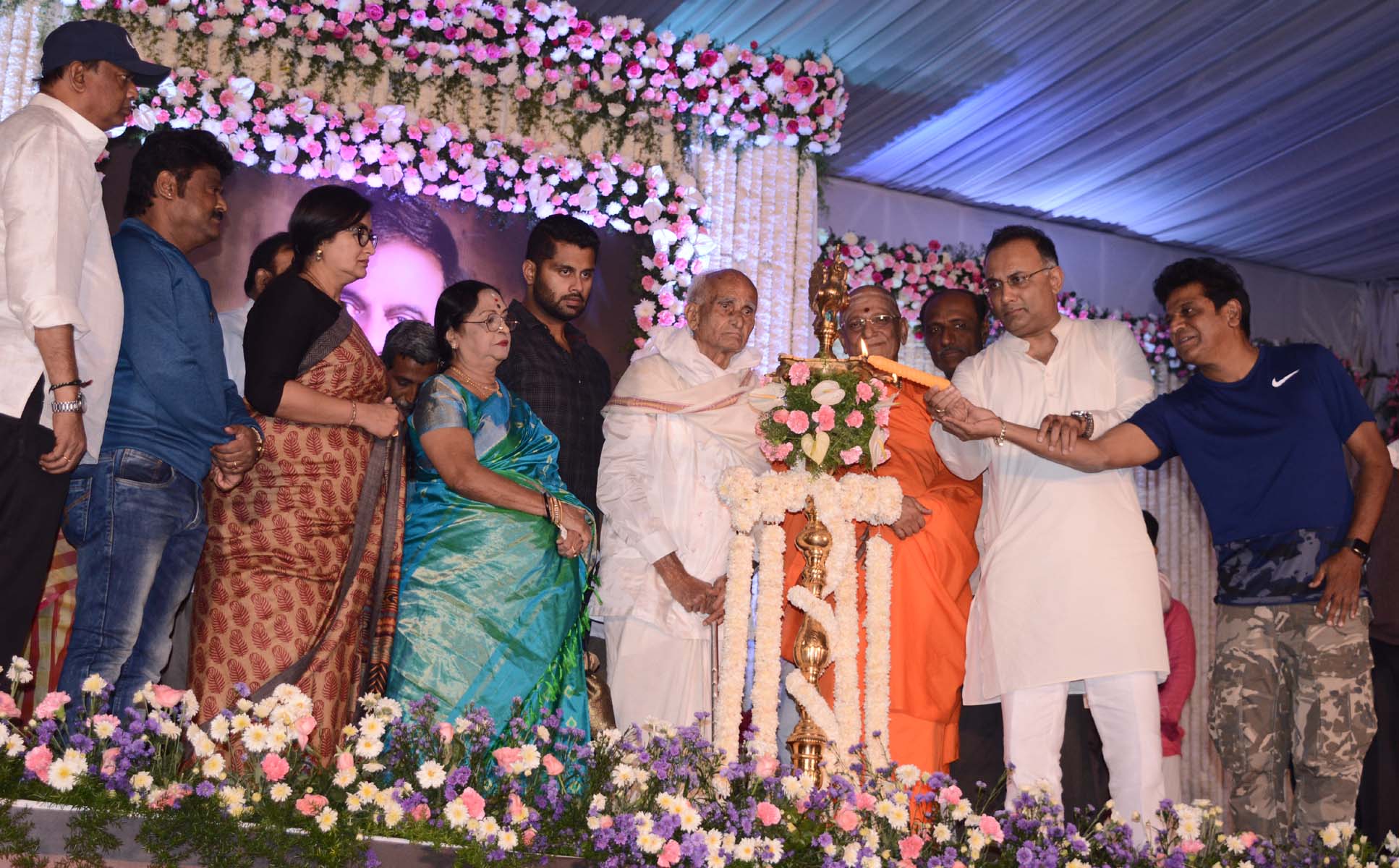 ಅಂಬಿಯಂತಹ ವ್ಯಕ್ತಿ ಮತ್ತೆ ಹುಟ್ಟಿ ಬರಲು ಸಾಧ್ಯವಿಲ್ಲ: ದಿನೇಶ್ ಗುಂಡೂರಾವ್