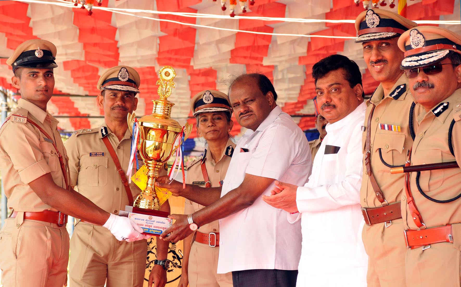 ಯಾವುದೇ ಒತ್ತಡಕ್ಕೊಳಗಾಗದೇ ಕಾನೂನಿನ ವ್ಯಾಪ್ತಿಯಲ್ಲಿ ಕೆಲಸ ಮಾಡಿ: ಸಿಎಂ ಕುಮಾರಸ್ವಾಮಿ