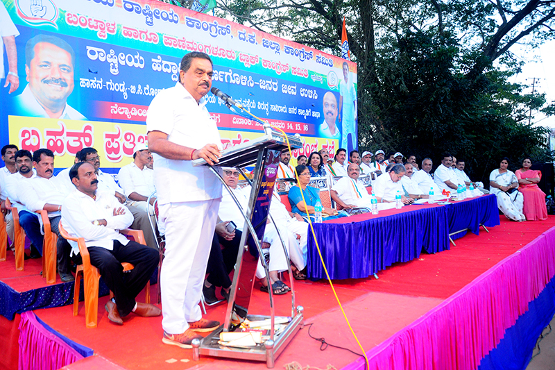 ನಳಿನ್ ಕುಮಾರ್ ಕಟೀಲ್ ಸ್ವಯಂಘೋಷಿತ ನಂ.1 ಸಂಸದ: ರಮಾನಾಥ ರೈ