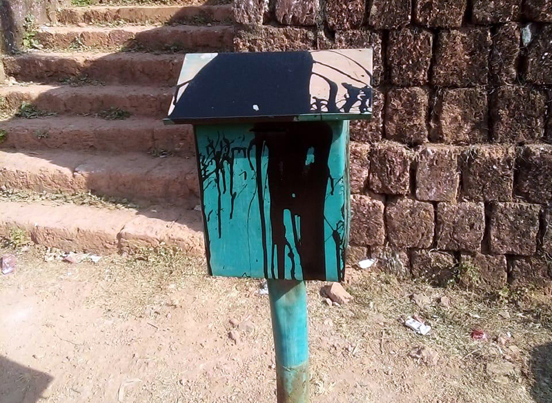 ಸಾಲೆತ್ತೂರು: ಹರಕೆ ಡಬ್ಬಿಗೆ ಡಾಮಾರು ಹಾಕಿದ ದುಷ್ಕರ್ಮಿಗಳು