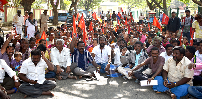 ಮಂಡ್ಯ: ಹಕ್ಕಿಪಿಕ್ಕಿ, ಅಲೆಮಾರಿ ಸಮುದಾಯಕ್ಕೆ ಭೂಮಿ, ವಸತಿ ನೀಡಲು ಆಗ್ರಹಿಸಿ ಧರಣಿ