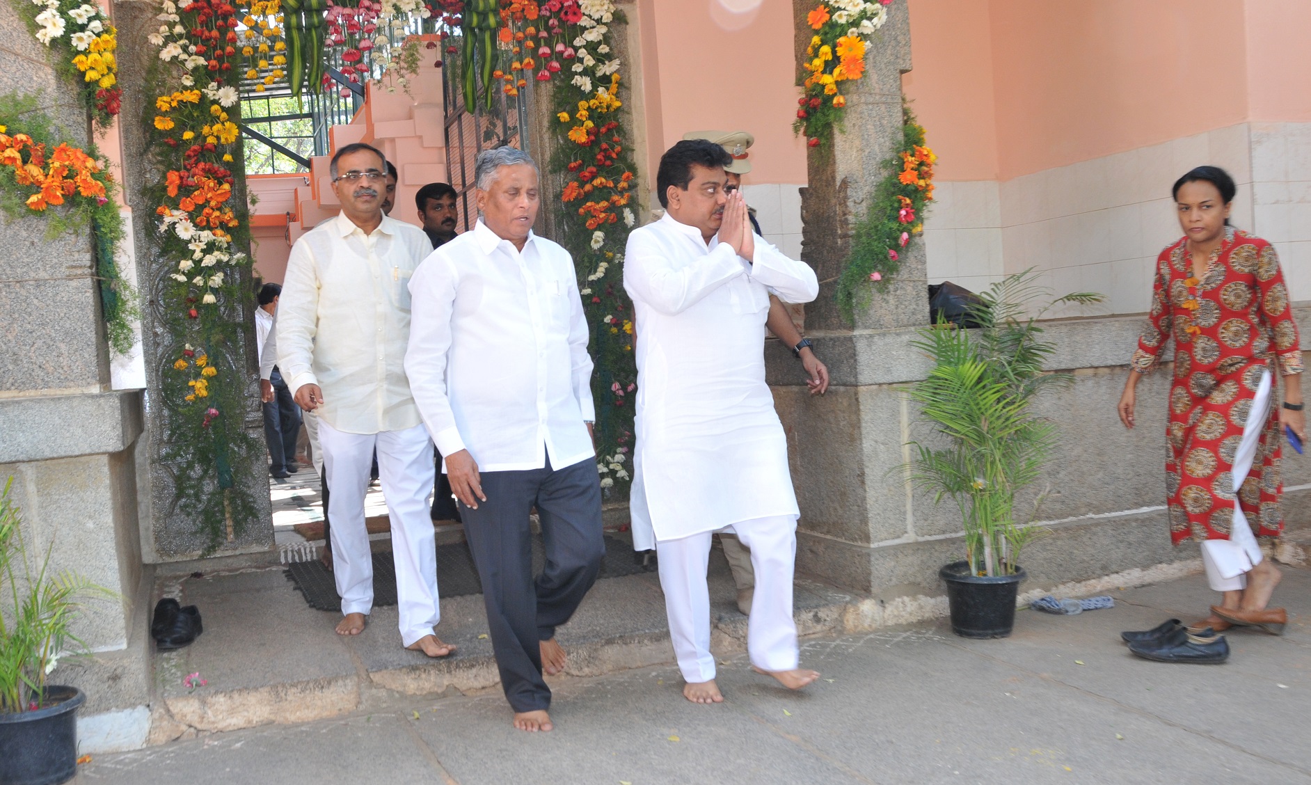 ಸಿದ್ದಗಂಗಾ ಶ್ರೀಗಳನ್ನು ಭೇಟಿ ಮಾಡಿ ಆರೋಗ್ಯ ವಿಚಾರಿಸಿದ ಗೃಹ ಸಚಿವ ಪಾಟೀಲ್