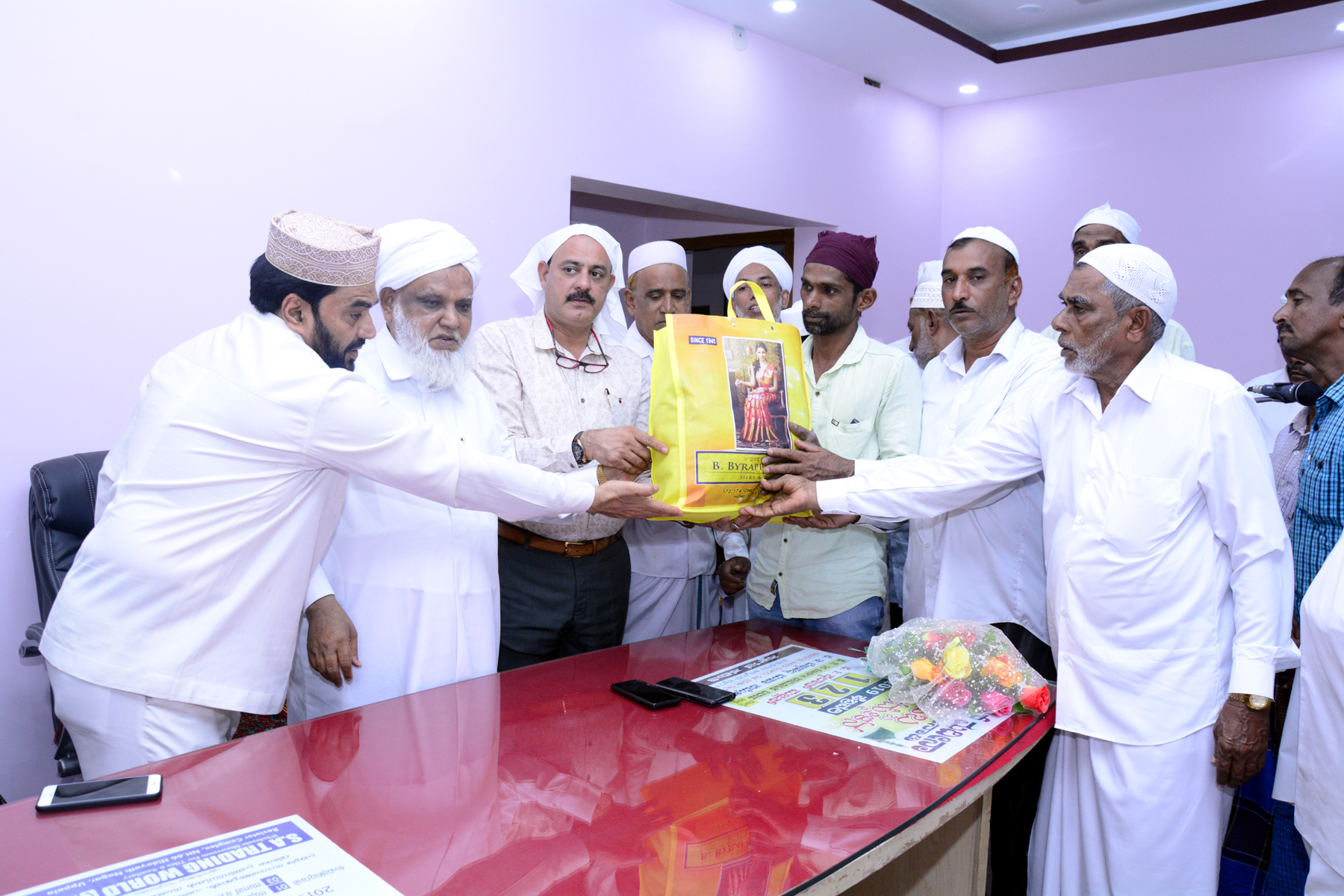 ಅಲ್ ಮದೀನ: 25 ವಧುಗಳಿಗೆ ವಸ್ತ್ರ ವಿತರಣೆ