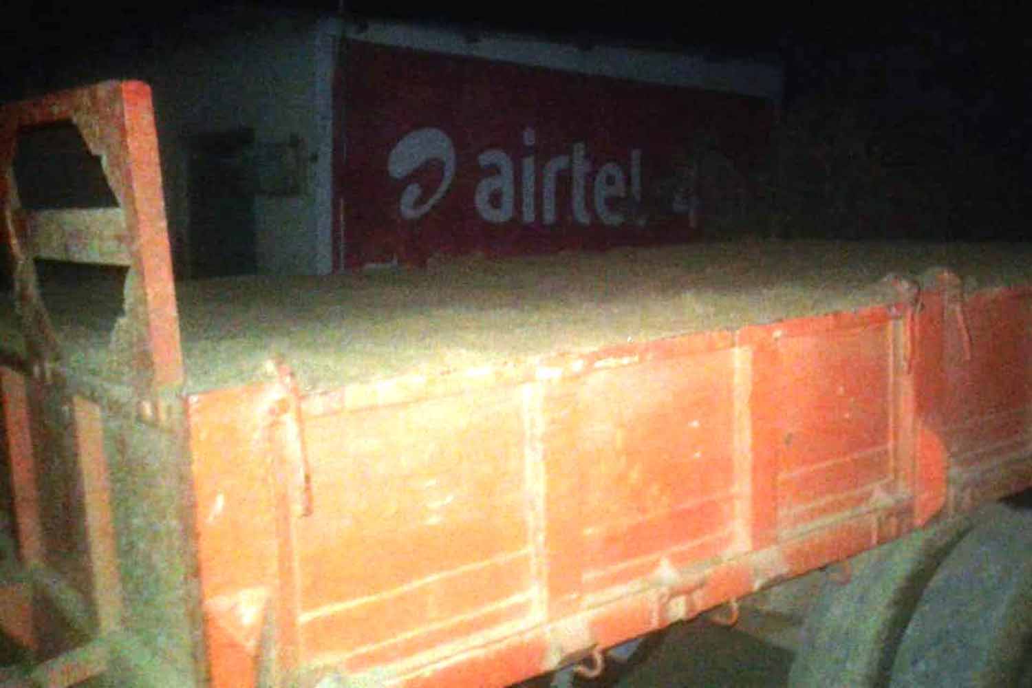 ಶಿವಮೊಗ್ಗ: ಅಕ್ರಮ ಮರಳು ಸಾಗಿಸುತ್ತಿದ್ದ ಟ್ರ್ಯಾಕ್ಟರ್ ವಶ; ಆರೋಪಿಗಳು ಪರಾರಿ