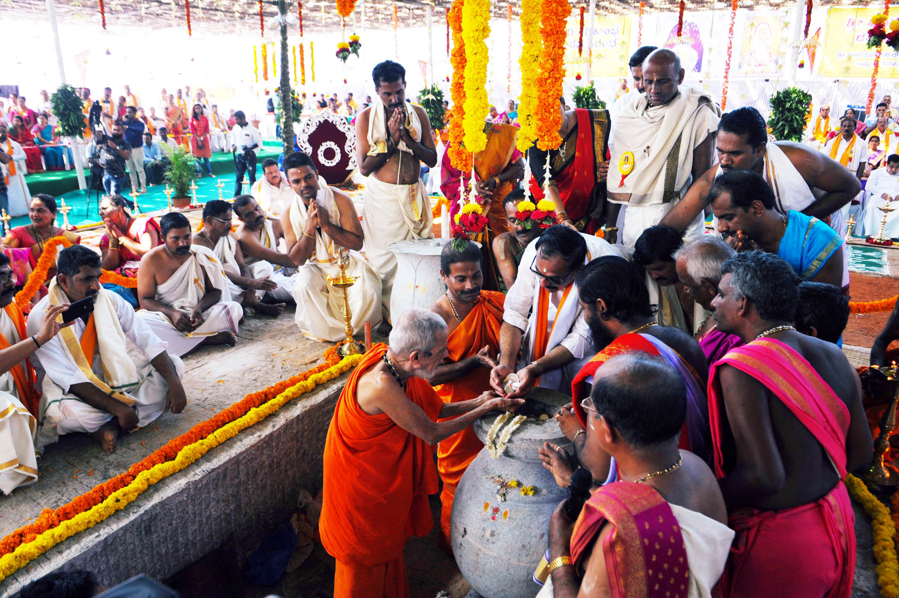 ಕಾಪು ಶ್ರೀ ಹೊಸ ಮಾರಿಗುಡಿ ದೇವಸ್ಥಾನ: ಗರ್ಭಗುಡಿಗೆ ನಿಧಿ ಕುಂಭ ಸ್ಥಾಪನೆ