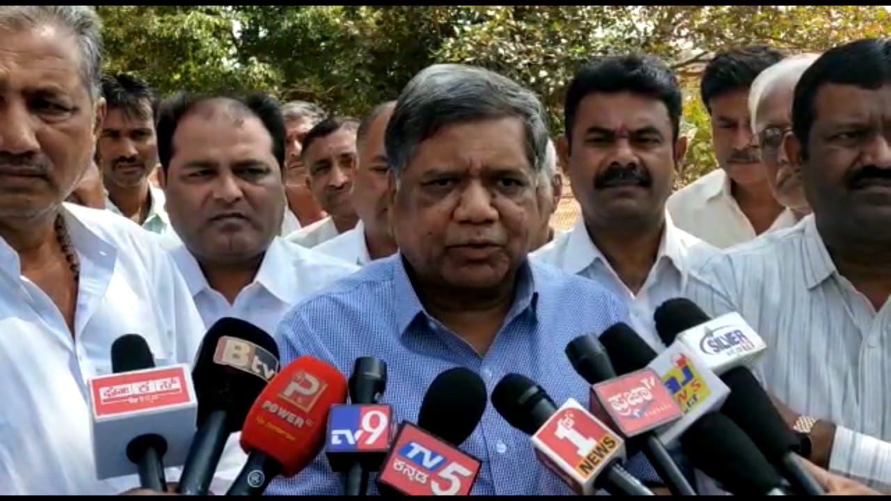 ಸಚಿವ ಪ್ರಿಯಾಂಕ್ ಖರ್ಗೆ ಹಠಕ್ಕೆ ಬಿದ್ದು ಕಾರ್ಯಕ್ರಮ ಮಾಡಿದ್ದಾರೆ: ಶೆಟ್ಟರ್ ಆರೋಪ