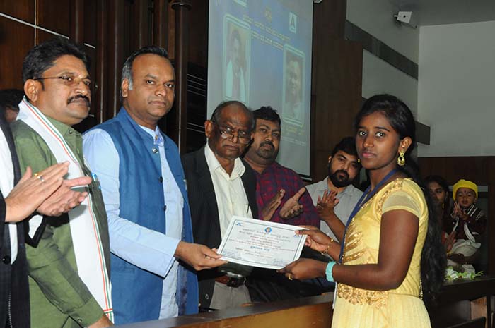 ಮಾಧ್ಯಮಗಳು ಭಯೋತ್ಪಾದಕರಿಗಿಂತ ಅಪಾಯಕಾರಿ: ವಿವಾದ ಸೃಷ್ಟಿಸಿದ ಸಚಿವ ಪ್ರಿಯಾಂಕ್ ಖರ್ಗೆ ಹೇಳಿಕೆ