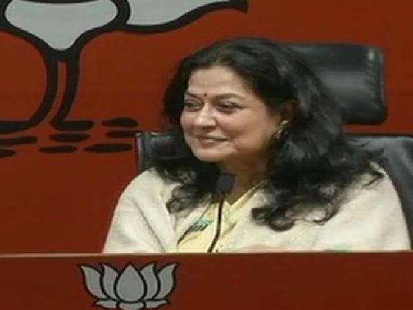 ದೇವಸ್ಥಾನದಲ್ಲಿ ಜೀನ್ಸ್ ಪ್ಯಾಂಟ್ ಧರಿಸಬೇಡ: ಪತ್ರಕರ್ತೆಗೆ ಬಿಜೆಪಿ ನಾಯಕಿ ಮೌಸಮಿ ಚಟರ್ಜಿ ಸಲಹೆ