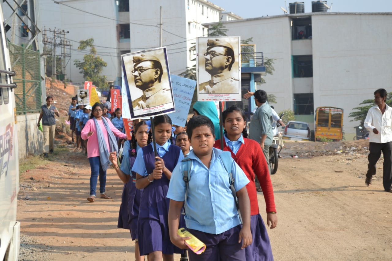ಸರಕಾರಿ ಪ್ರೌಢಶಾಲೆಗಾಗಿ ಬೀದಿಗಿಳಿದ ವಿದ್ಯಾರ್ಥಿಗಳು