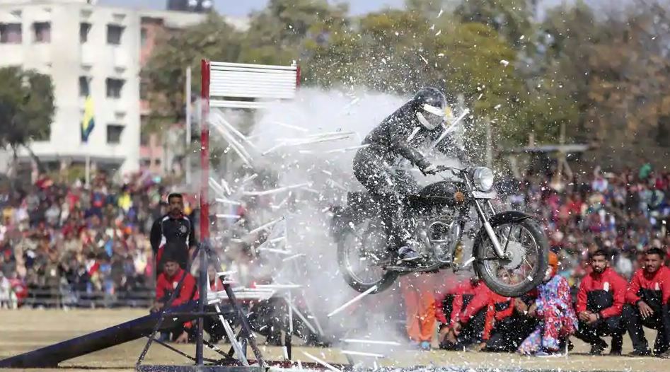 ಗುಜರಾತ್: ಗಣರಾಜ್ಯೋತ್ಸವ ಬೈಕ್ ಸಾಹಸದ ವೇಳೆ ಆರು ಮಕ್ಕಳು,ಓರ್ವ ಮಹಿಳಾ ಪೊಲೀಸ್‌ಗೆ ಗಾಯ