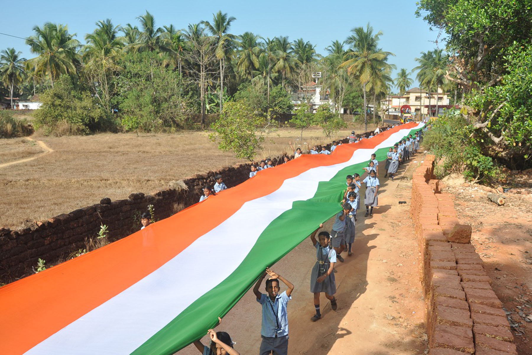 ಶೀರೂರಿನಲ್ಲಿ 300 ಮೀ.ಉದ್ದದ ಬಾವುಟ !