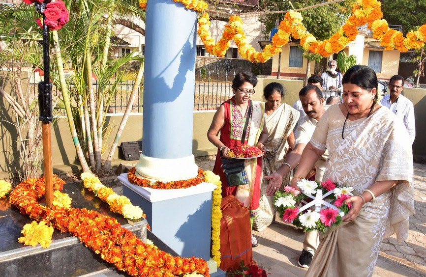 ಹುತಾತ್ಮರ ಸ್ಮಾರಕಕ್ಕೆ ಜಯಮಾಲಾ ಗೌರವ