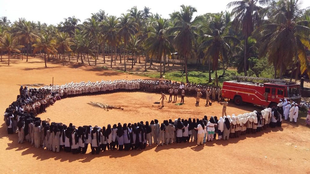 ಸಾಲಿಹಾತ್‌ನಲ್ಲಿ ಬೆಂಕಿ ನಂದಿಸುವ ಪ್ರಾತ್ಯಕ್ಷಿಕೆ