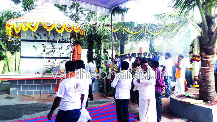 ಗೋಣಿಬೀಡು ಪೊಲೀಸ್ ಠಾಣೆಯ ಆವರಣದಲ್ಲಿ ದೇವಸ್ಥಾನ ಉದ್ಘಾಟನೆ: ಪೊಲೀಸರ ಮೌಢ್ಯಕ್ಕೆ ಸಾರ್ವಜನಿಕರ ಆಕ್ರೋಶ