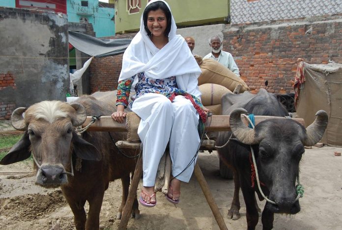 ಕುಗ್ರಾಮದಿಂದ ಆಕ್ಸ್ ಫರ್ಡ್ ತಲುಪಿದ ಇಲ್ಮ ಆಫ್ರೋಜ್ಹ್ ಈಗ ಐಪಿಎಸ್ ಅಧಿಕಾರಿ