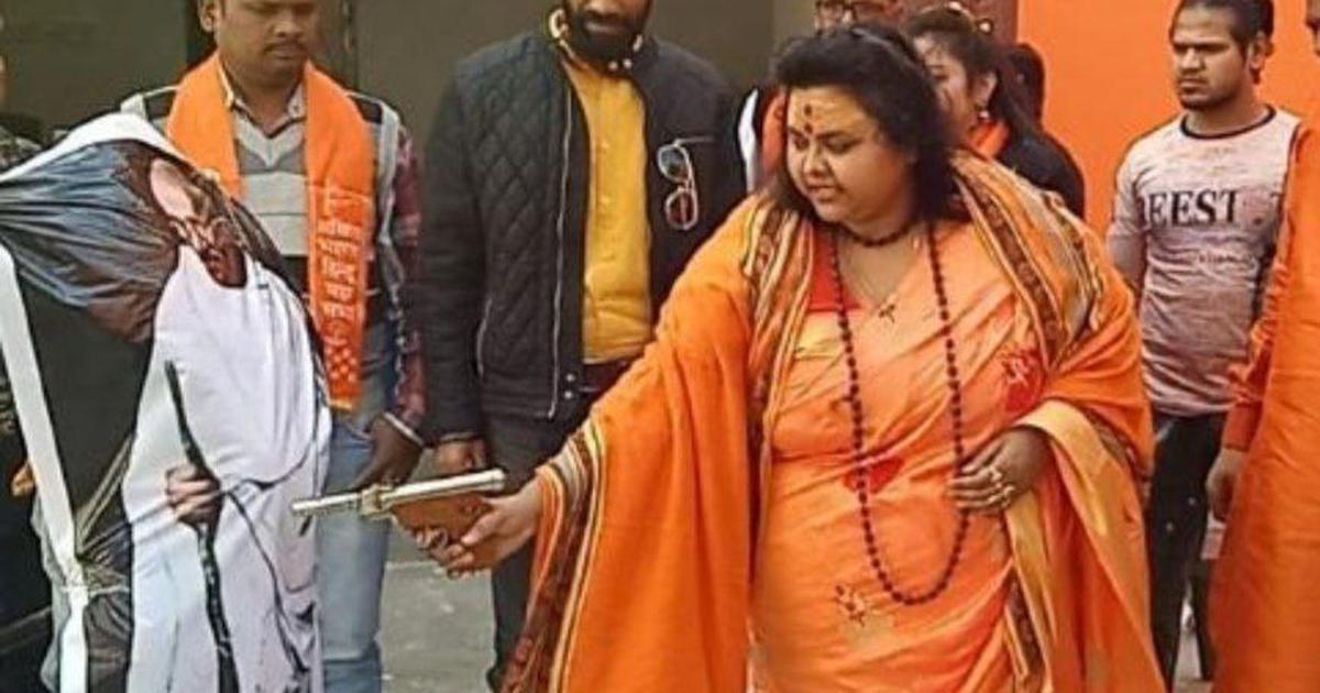 ಗಾಂಧಿ ಪ್ರತಿಕೃತಿಗೆ ಗುಂಡು ಹಾರಾಟ: ಮೂವರ ಬಂಧನ