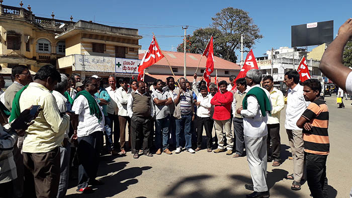 ಬಂಟ್ವಾಳದಲ್ಲಿ ಸಿಪಿಐ ಕಚೇರಿಗೆ ಬೆಂಕಿ: ಸಂಘಪರಿವಾರದ ವಿರುದ್ಧ ಪ್ರಗತಿಪರ ಸಂಘಟನೆಗಳ ಪ್ರತಿಭಟನೆ