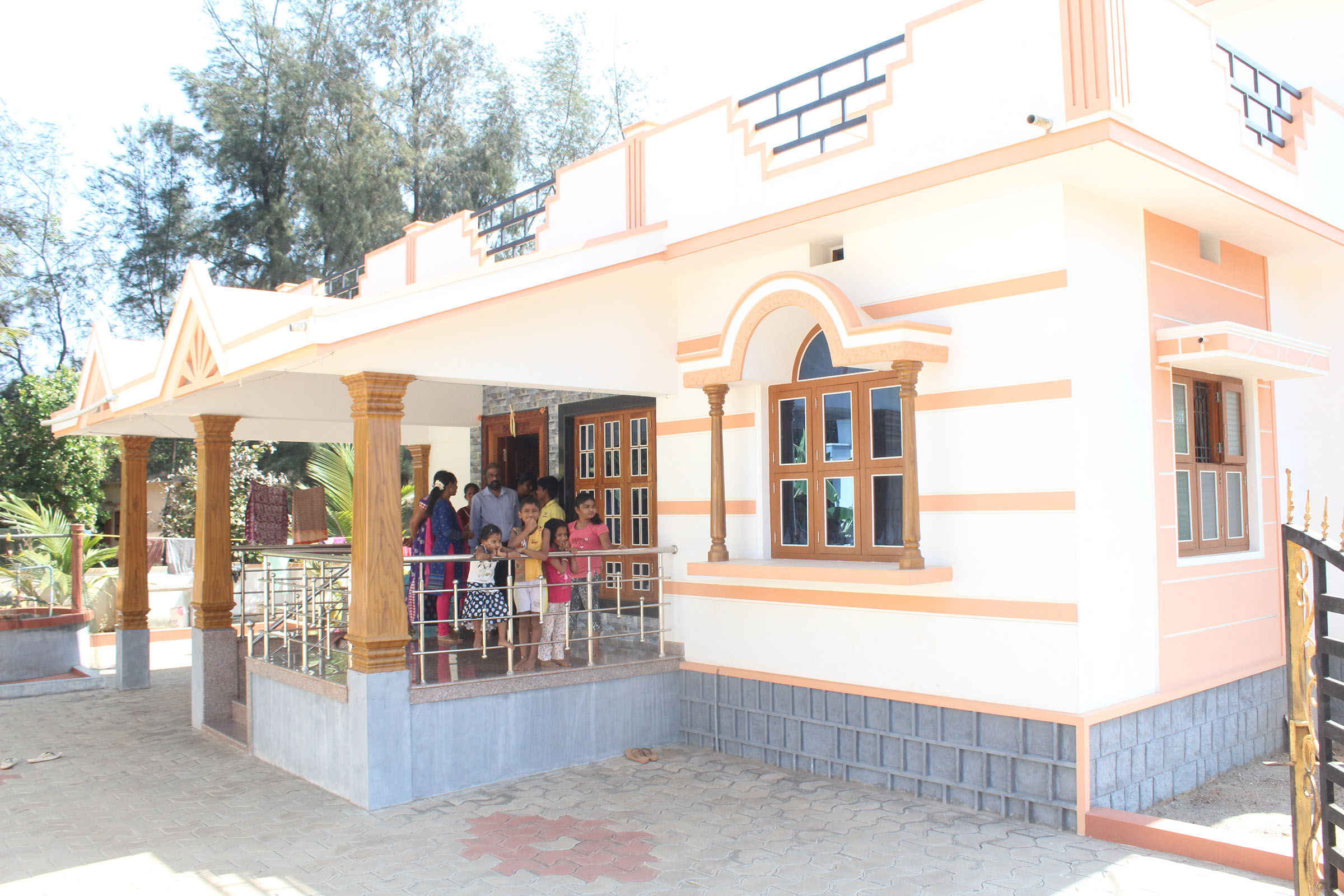 ಕಣ್ಮರೆಯಾಗಿರುವ ಮೀನುಗಾರರ ಮನೆ ಪರಿಸರದಲ್ಲಿ ನೀರವ ಮೌನ