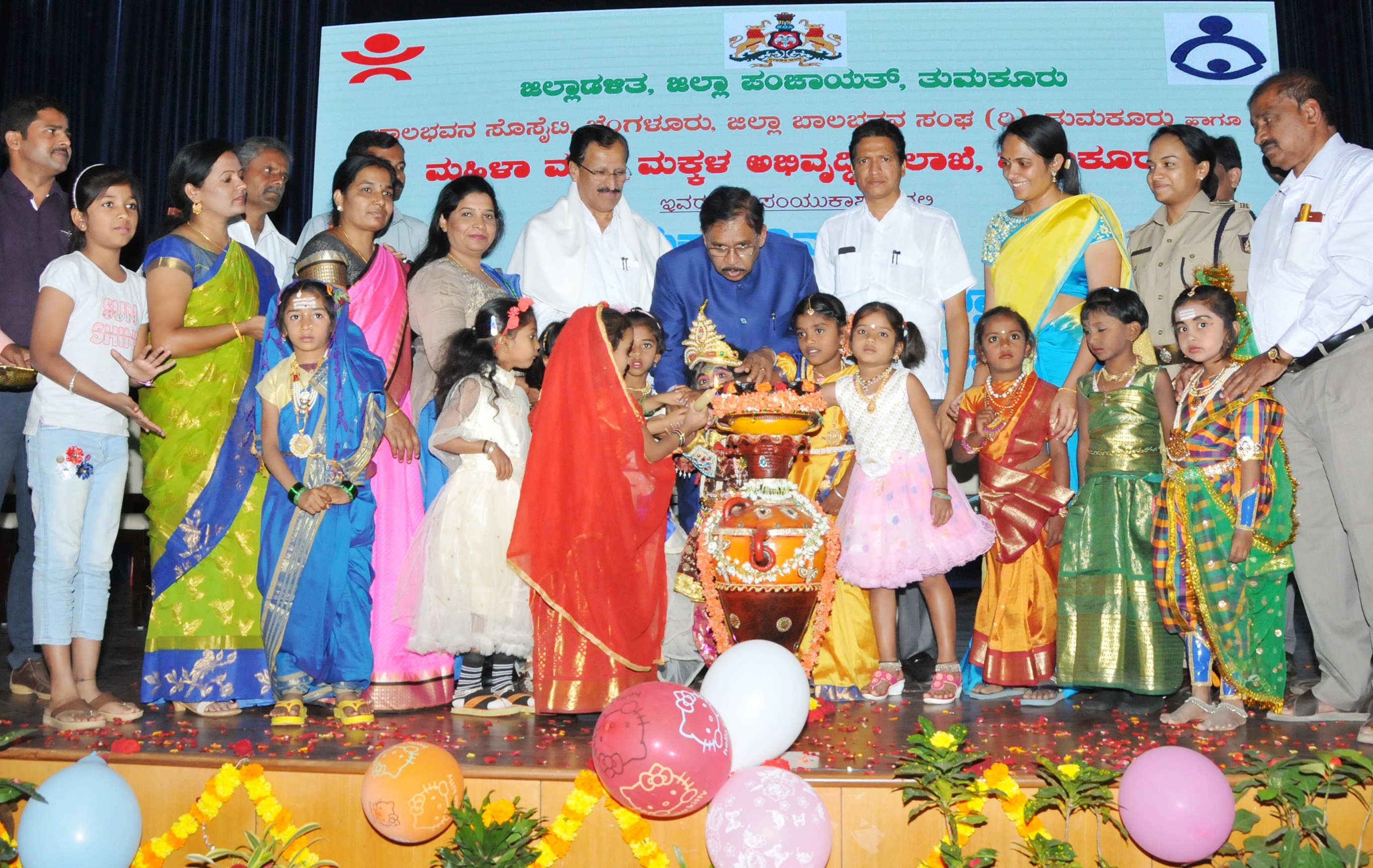 ಮಕ್ಕಳ ಭವಿಷ್ಯ ಉತ್ತಮವಾಗಿಸಲು ಅಂಗನವಾಡಿ ಕಾರ್ಯಕರ್ತೆಯರ ಸೇವೆ ಅನನ್ಯ: ಡಾ.ಜಿ.ಪರಮೇಶ್ವರ್